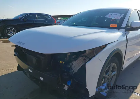 2025 Kia K4 Lxs z USA, uszkodzony, nr VIN 3KPFT4DE5SE140327